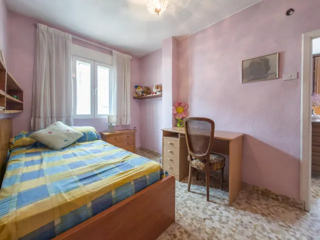 DISFRUTE DEL CENTRO DE GRANADA SIN RENUNCIAR A LAS COMODIDADES DE UNA CASA PAREADA CON JARDIN. — 39