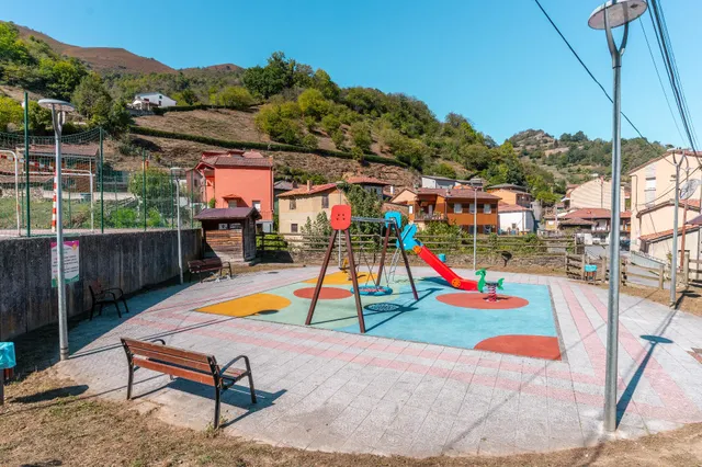 Estupenda propiedad, ¡lista para entrar a vivir entre montañas! Bello, concejo de Aller. — 42