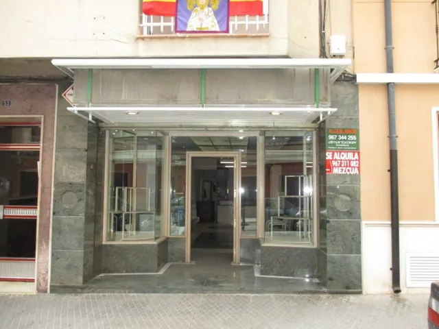 LOCAL COMERCIAL TOTALMENTE ACONDICIONADO