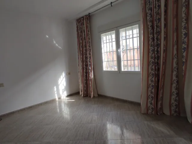 CASA EN UNA PLANTA !! Tres dormitorios, dos baños, patio, cochera. — 15