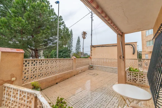 Amplio Chalet independiente en Santiago de la Ribera por €285,000 — 3