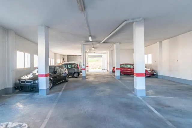 Local con 238m2 en centro de Guejar Sierra — 10