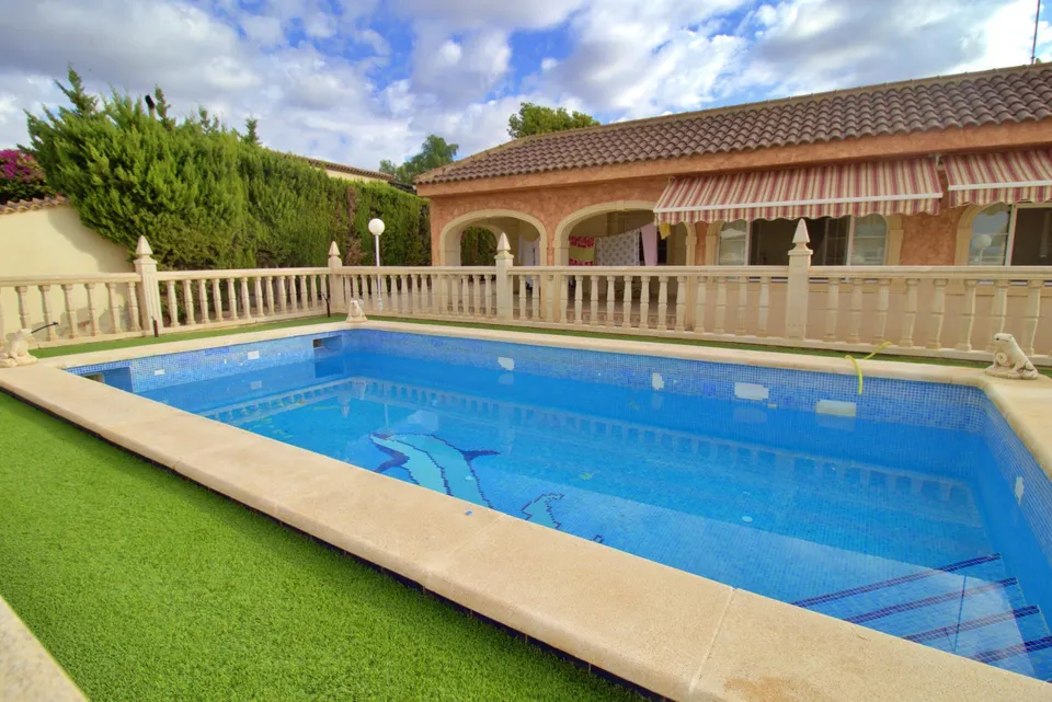 Chalet en venta y o alquiler en Albatera (Alicante)