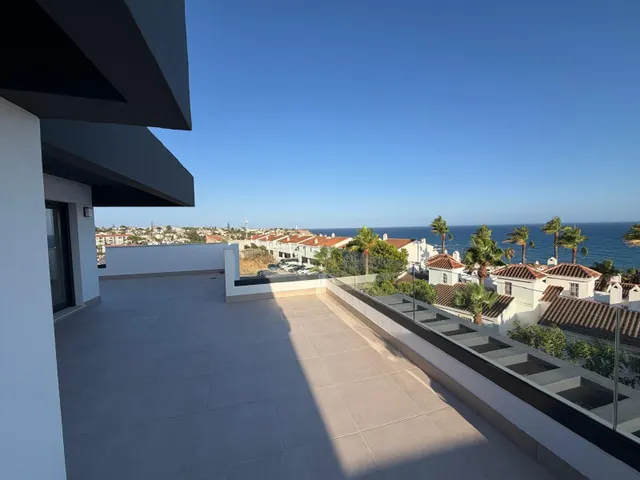 Atico con vistas despejadas al Mar en zona Playa Marina 300 m del Mar — 38