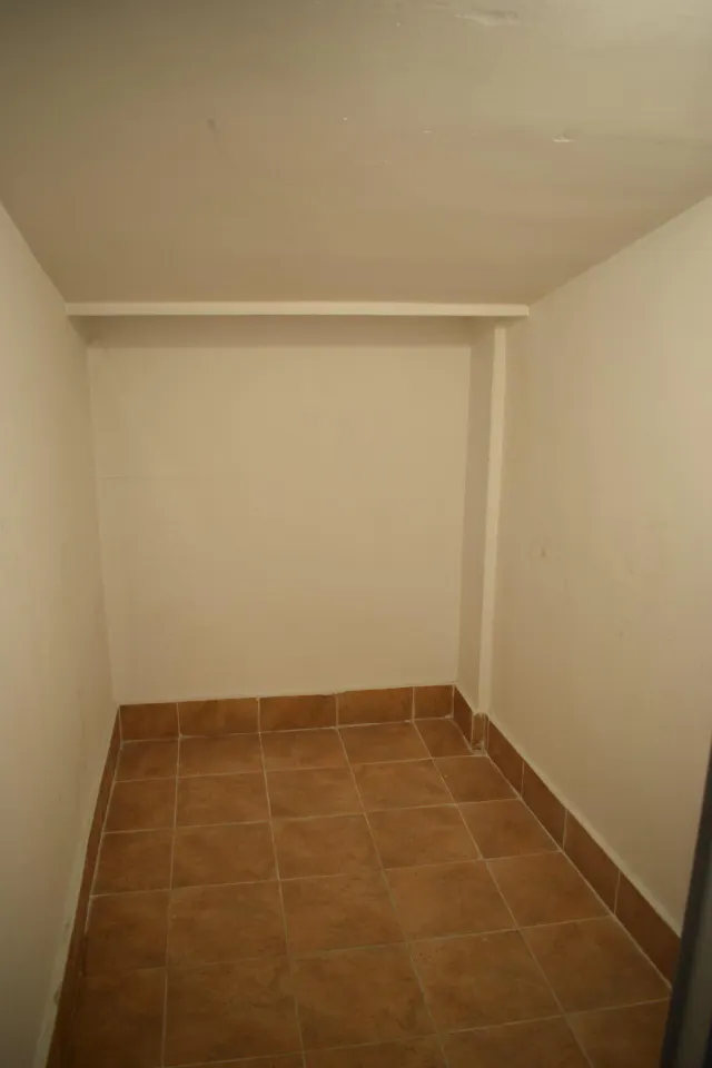 VENTA VIVIENDA CON INQUILINO NO SE PUEDE PASAR VISITAS — 28