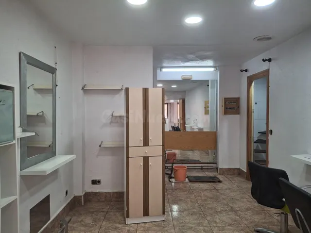 Alquilamos local comercial junto a Alfonso X - foto 5