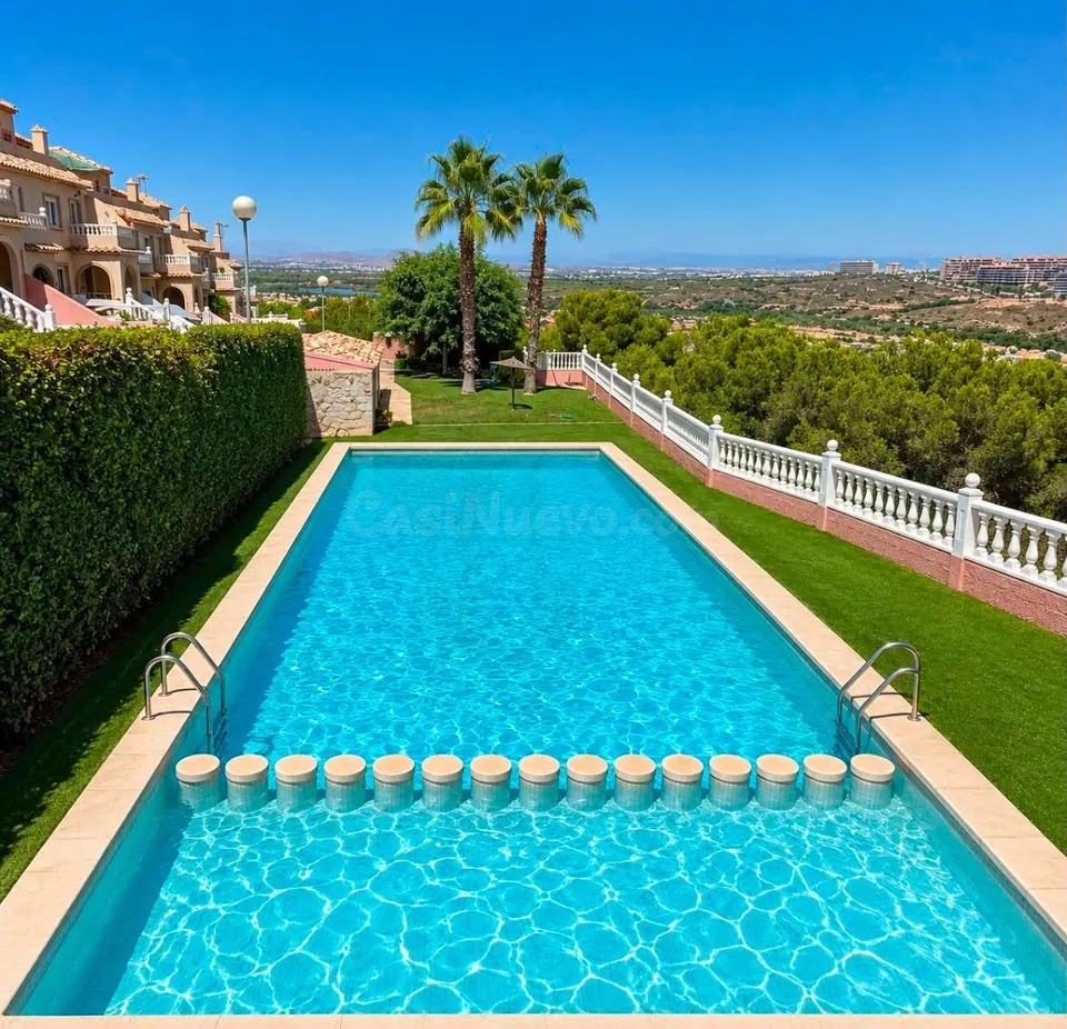 ESPECTACULAR BUNGALOW CON SOLÁRIUM PRIVADO Y VISTAS INCREÍBLES | GRAN ALACANT