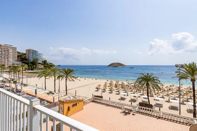 Local comercial en primera línea de playa en Magaluf — 4