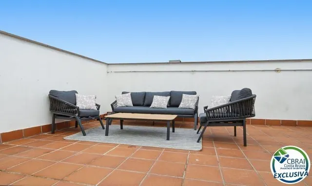 Ático de 61 m2, con 60 m2 de terraza-solarium, LICENCIA TURISTICA. — 27