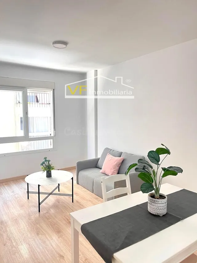 ¡Vive cómodo, vive bien: Apartamento reformado junto al Hospital Civil! — 4