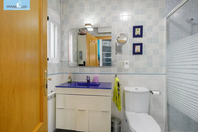 ¡Tu nuevo hogar te espera en Churriana de la Vega! Casa adosada con patio, garaje y futura parada de metro a pocos pasos. — 18