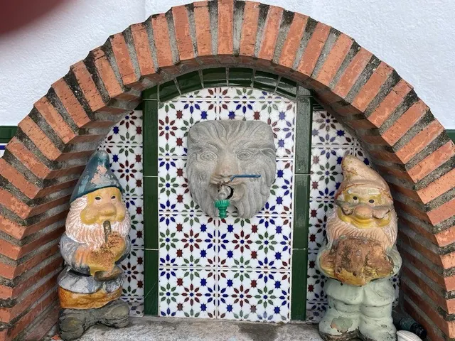 CASA EN UNA PLANTA !! Tres dormitorios, dos baños, patio, cochera. — 7