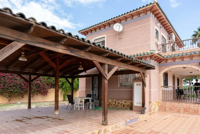 Espectacular chalet con piscina y gran jardín en Albatera — 19