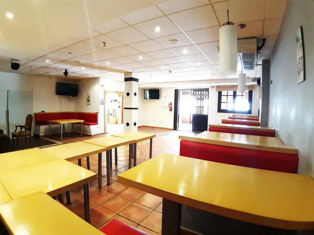 Amplio Local Comercial de 600 m2 en Ubicación Estratégica de Calahonda Baja — 8