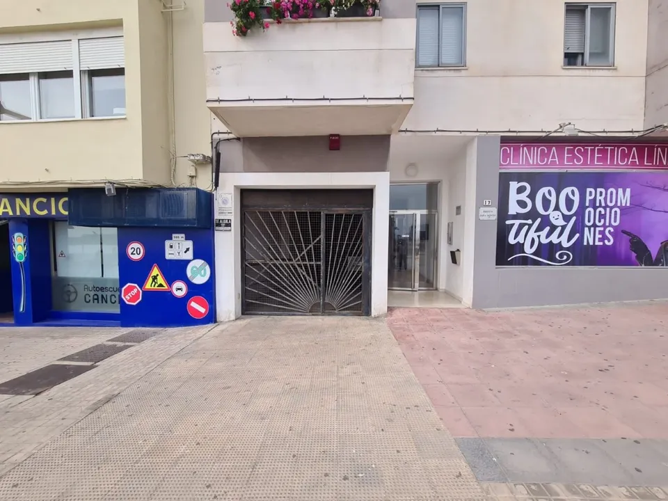 VENTA DE PLAZA DE APARCAMIENTO Y TRASTERO EN ZONA CORTE INGLES!!!