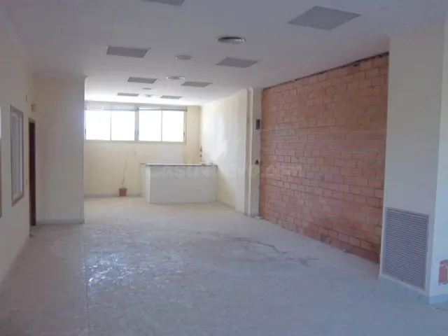 2 Locales Comerciales Esquinero en el Centro de Salou - Oportunidad Única — 5