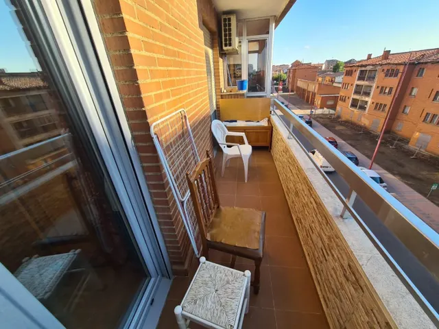 SE VENDE AMPLIO PISO EN VALENCIA DE DON JUAN, COCINA, SALÓN,3 HAB., BAÑO, TERRAZA — 16