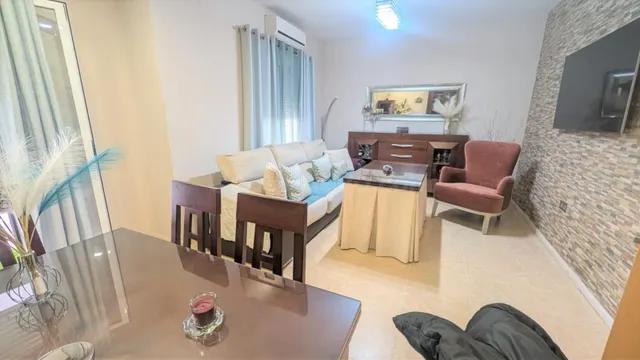 Chalet adosado en venta en Coria del Río - foto 2