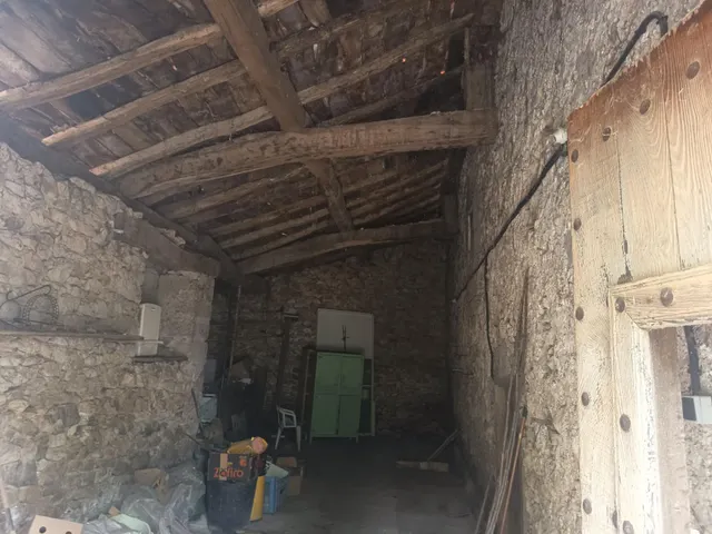Conjunto Inmobiliario con Caserío tradicional y terreno. — 28