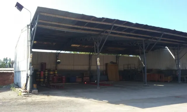 terreno industrial con talleres — 2