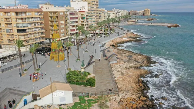 Bungalow alto orientado al sur con gran solárium privado a tan sólo 750 metros de la playa — 12
