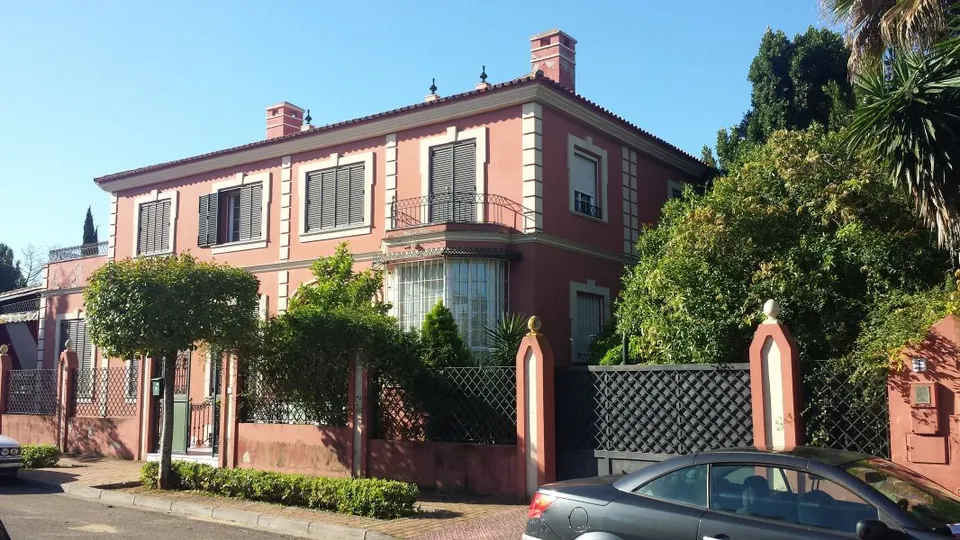 VENTA MAGNÍFICO CHALET EN URBANIZACIÓN ZAUDÍN CLUB DE GOLF (Sevilla)