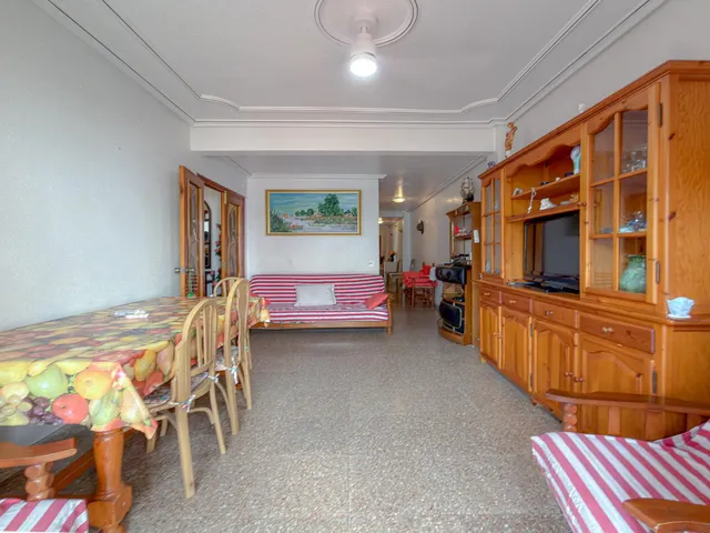 Oportunidad! Amplio apartamento con 4 dormitorios + 2 Baños y Terraza con vistas laterales al mar (160 mts playa) — 7