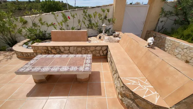 Chalet esquina de 3 Dormitorios y 3 Baños en parcela grande arreglada de 600m2 con piscina y garaje privado — 17