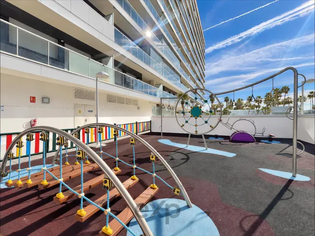 Piso en primera linea de playa de 2 habitaciones y 2 baños con terraza, piscina, garaje y trastero en Marina d’Or — 30