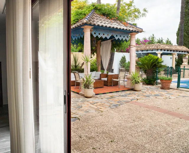 Ponemos a la venta este precioso y peculiar chalet con piscina privada. — 20