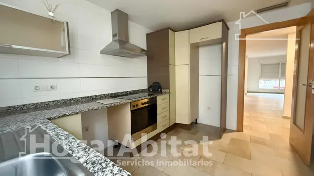 AMPLIO ADOSADO CON DOS TERRAZAS EN ZONA DEMANDADA — 8