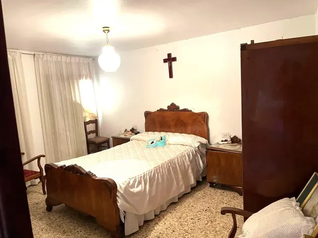 Vivienda en la localidad  Moros, pleno centro de la localidad. — 40