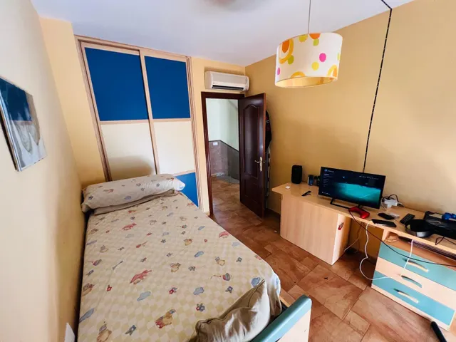 IMPECABLE CASA ADOSADA EN BENALMÁDENA PUEBLO CON VISTAS DESPEJADAS Y AL MAR DESDE LA PLANTA ALTA — 22