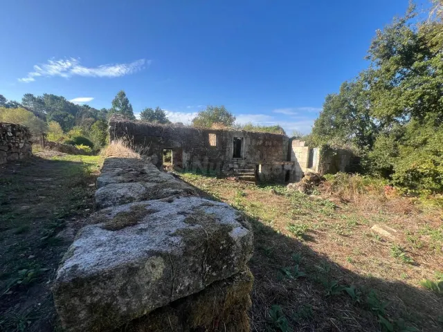 FINCA EDIFICABLE DE 735m2 EN XILFONXE (CON CASA DE PIEDRA EN