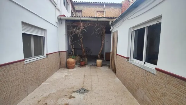 Planta baja en alquiler con patio soleado. — 17