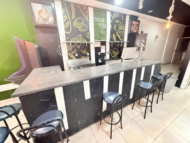 ¡Tu negocio en el foco de atención! Local comercial de 97 m2 muy luminoso en Carolinas Bajas — 10