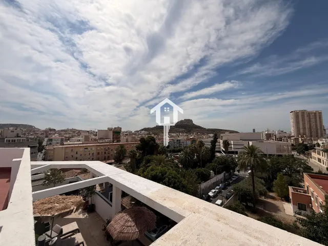 Piso en venta en Alicante. 85m2, 3 habitaciones, 1 baño con bañera, tercera planta con ascensor. zona de campoamor — 41