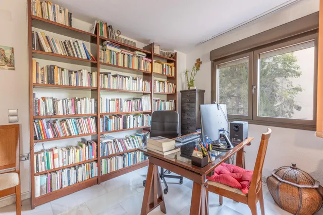 Exclusivo piso señorial con terraza en el Paseo del Salón (Cuesta de Escoriaza), con cochera y trastero. — 13