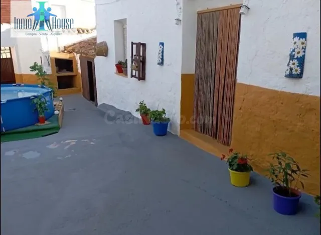 SE VENDE TERRENO CON DOS CASAS - ALCADOZO - foto 3