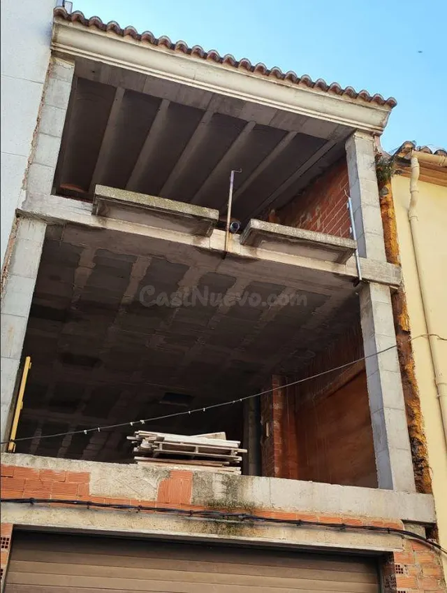 SE VENDE ESTRUCTURA EN ARTANA DE 3 PLANTAS Y PLANTA BAJA — 3