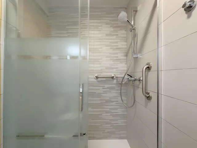 Casa con patio, terraza y acceso a dos calles en el centro de Beniarjó — 18