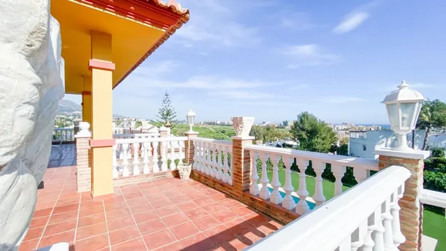 VENTA DE CHALET INDEPENDIENTE EN LA ZONA DE EL LAGAREJO, MIJAS COSTA. ¡5 DORMITORIOS Y PISCINA! — 30