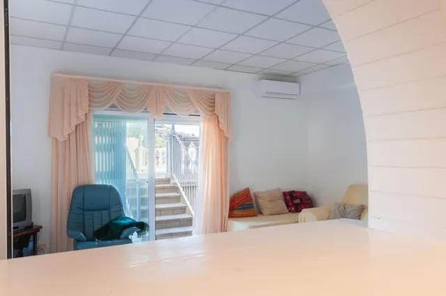 Amplia villa con vistas panorámicas al mar y pista de tenis privada en Calpe — 17