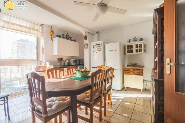Apartamento en venta en primera línea de playa en Los Arenales del Sol, la propiedad está afectada por la Ley de Costas — 16