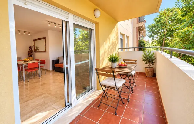 AMPLIO PISO EN FUENGIROLA – EXCELENTE UBICACIÓN A UN PASO DE