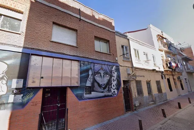 SE VENDE suelo urbano OKUPA en C Tomás García 9 de Madrid - foto 2