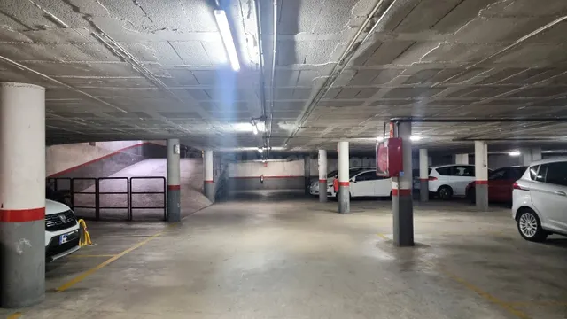 AMPLIA PLAZA DE PARKING EN AVDA. JAUME I - foto 4