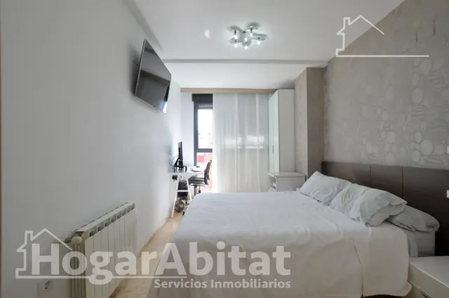 ¡vistas despejadas! amplio, alto y moderno con ascensor y balcón — 21