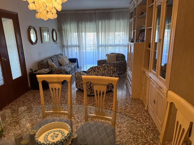 Amplio piso exterior con garaje para reformar en Paseo Alfon - foto 3
