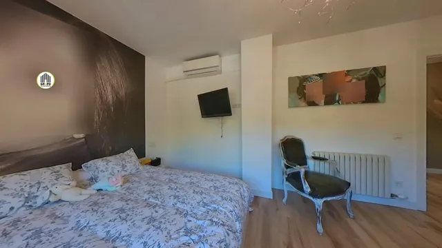 Casa reformada de tres plantas con piscina, jacuzzi, gimnasio, sauna  y vistas a parque natural — 28